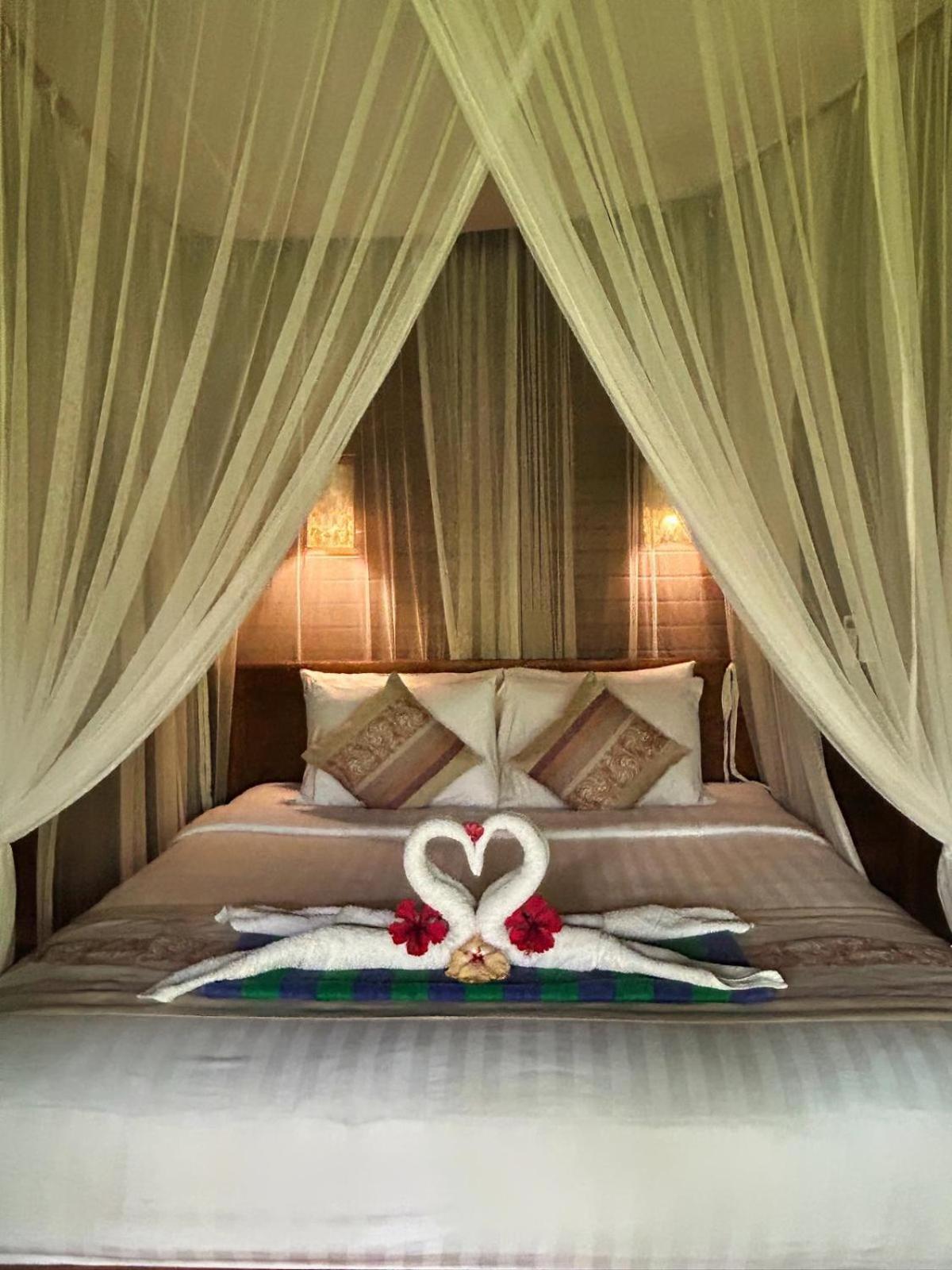 Island Garden Huts Lembongan Bed & Breakfast Exterior photo